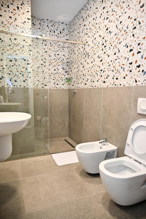 Hotel Vino Дуррес Экстерьер фото